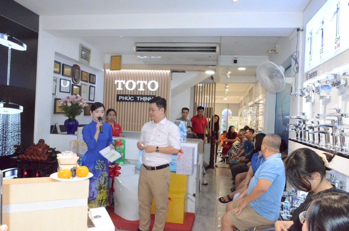 VI VU HÈ TỚI – QUÀ MỚI TRAO TAY