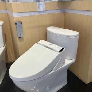 BÀN CẦU HAI KHỐI CS767RW6 KÈM NẮP RỬA ĐIỆN TỬ NEW WASHLET TCF6531Z