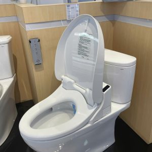 BÀN CẦU HAI KHỐI CS767RW6 KÈM NẮP RỬA ĐIỆN TỬ NEW WASHLET TCF6531Z