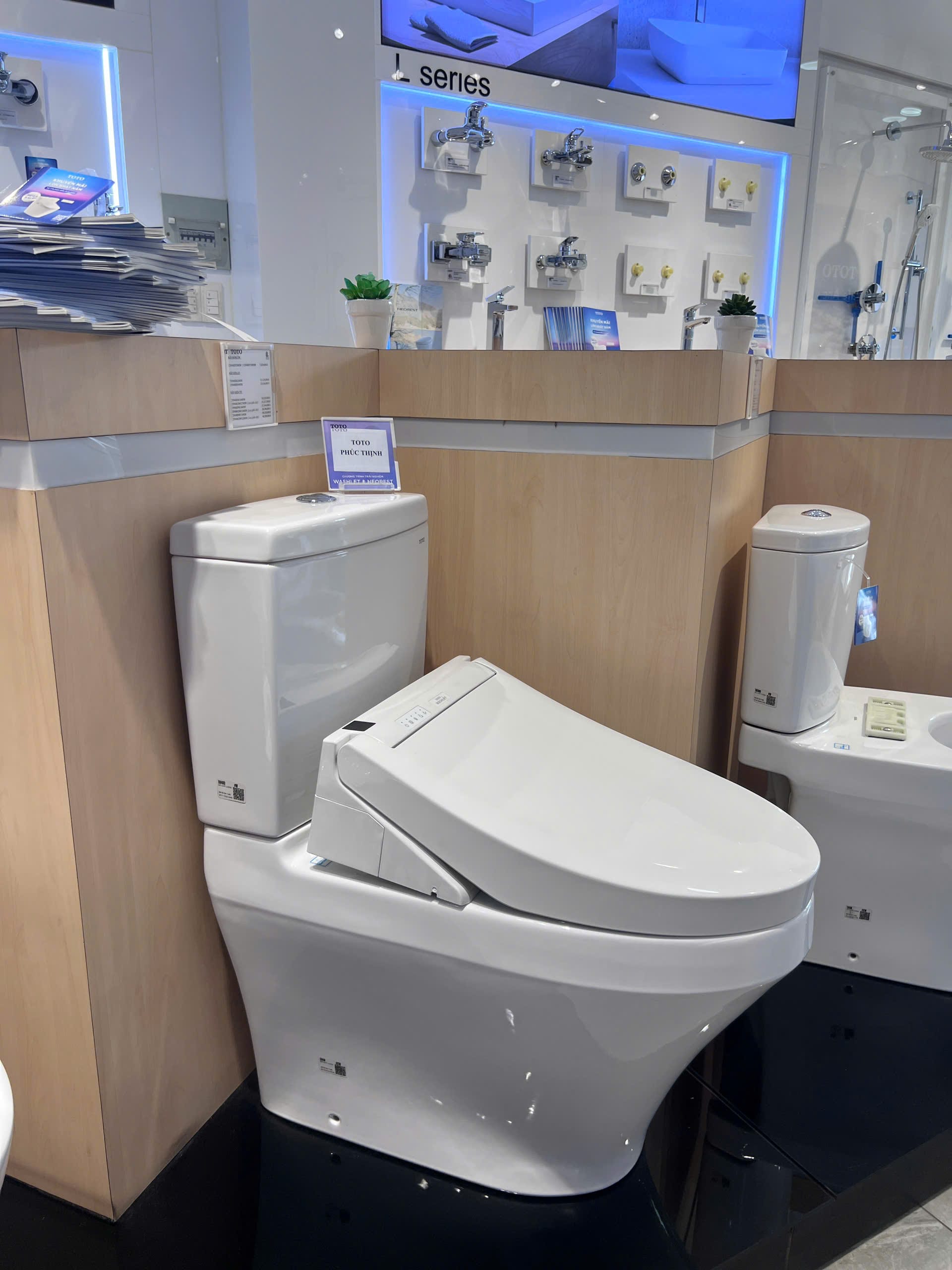 Bồn cầu hai khối TOTO CS948DW14#XW kèm WASHLET C5 TOTO chính hãng Bồn cầu hai khối TOTO CS948DW14#XW kèm WASHLET C5