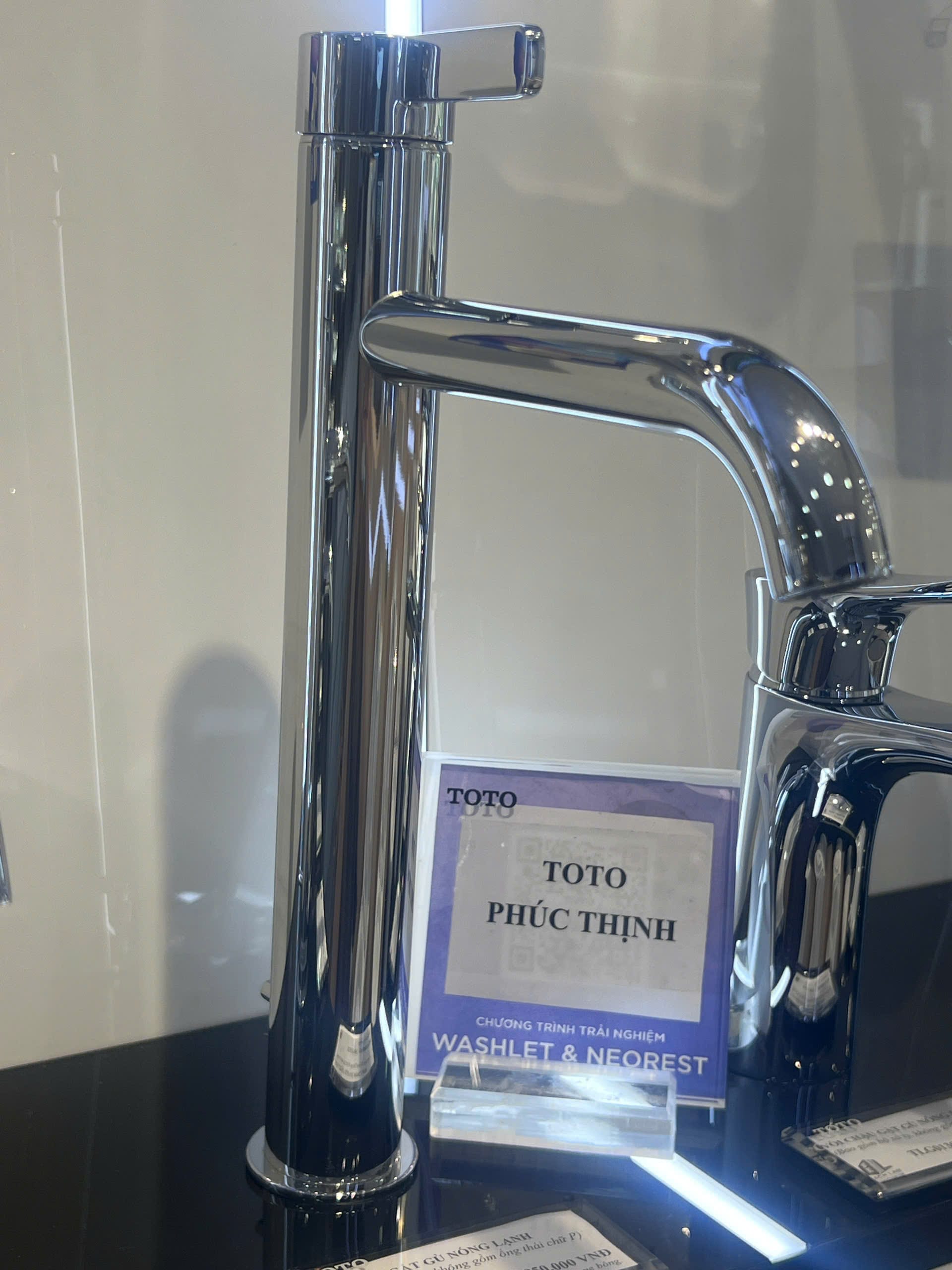 Vòi lavabo nóng lạnh TOTO TLG11303V GF thân trung TOTO chính hãng Vòi lavabo nóng lạnh TOTO TLG11303V GF thân trung